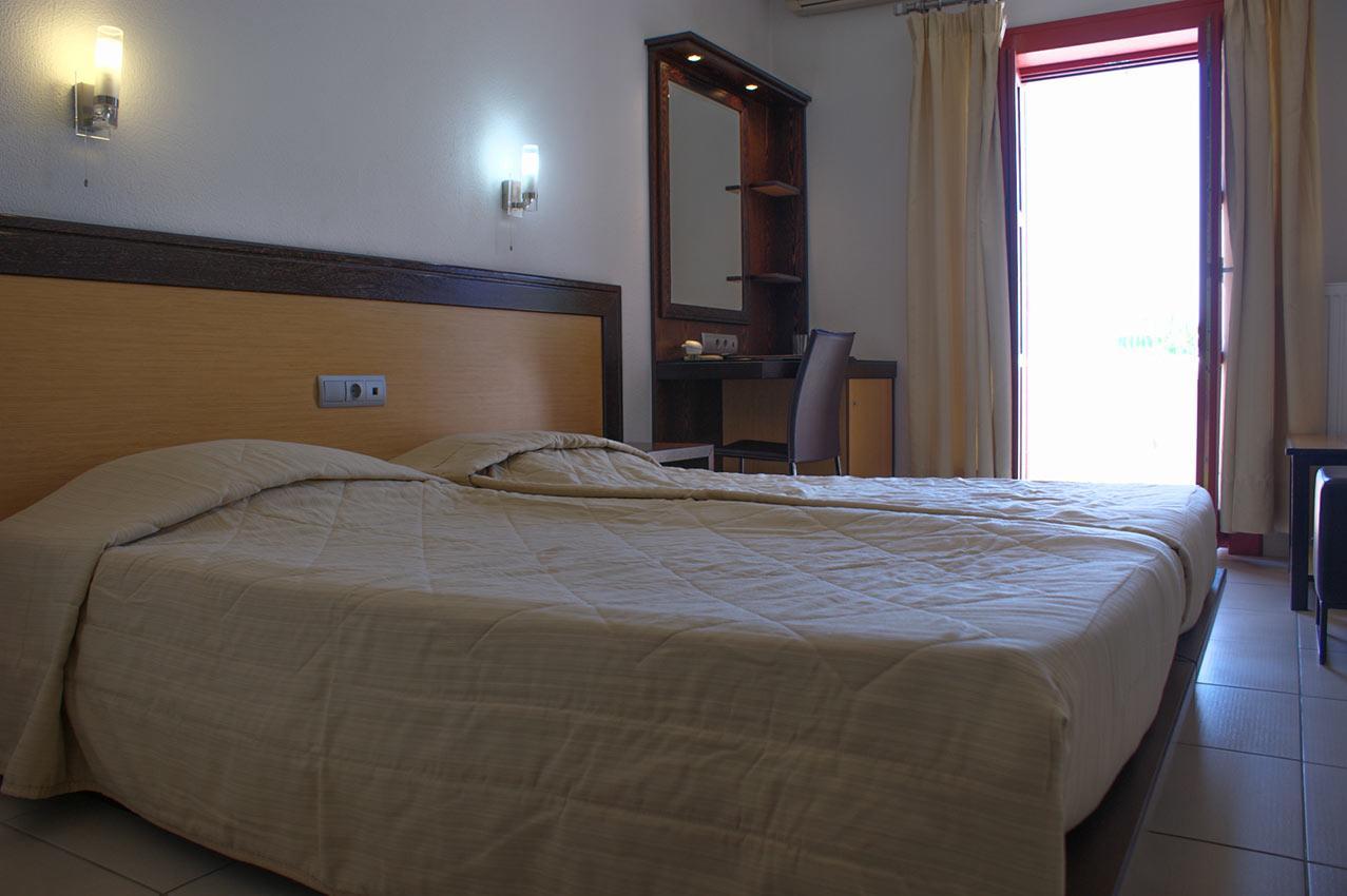 Aposperides Hotel Livadi  エクステリア 写真